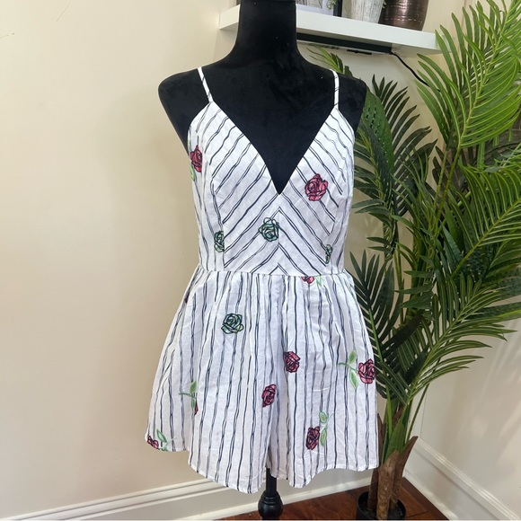 Style Rack Very Rosey White Navy Striped Romper Large - Picture 2 of 13